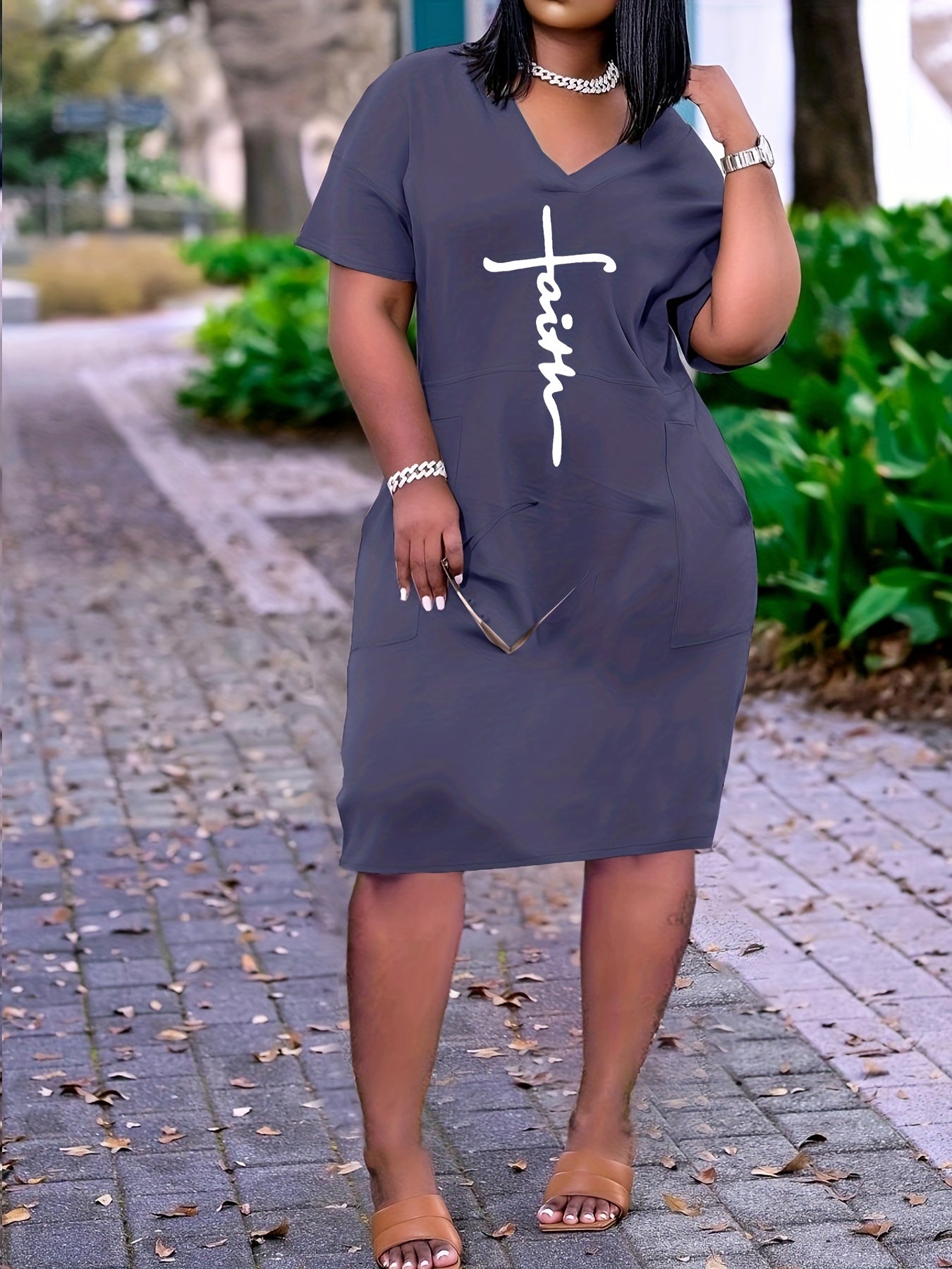 Comfy Plus Size Midi Dress with 'Faith' Print & Pockets – Casual Short Sleeve Stretchable Outfit for Everyday Wear