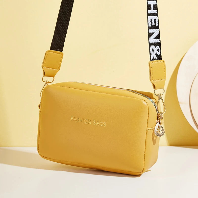 Yogodlns mode petit sac carré pour femmes en cuir PU sac à bandoulière lettre sangle sac à bandoulière sac à main tendance Bolsa