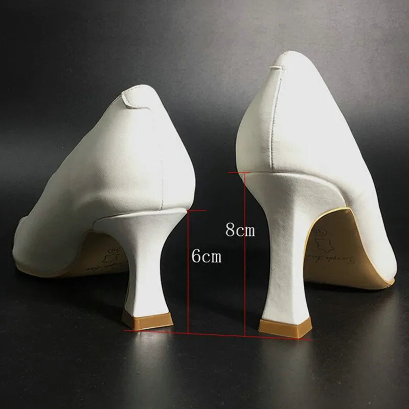 Chaussures d'été légères à talons hauts pour femmes, chaussures simples de luxe avec bout carré et bouche en V, chaussures rétro en cuir pour grand-mère de sorcière, 2025