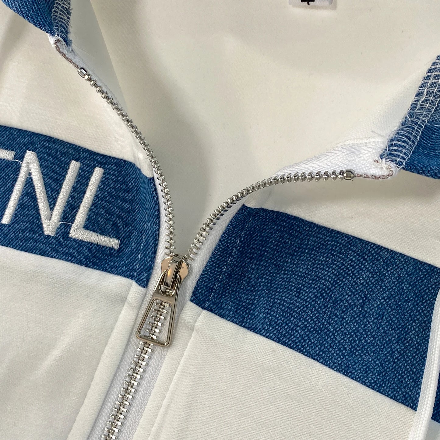 Veste à capuche costume de sport à la mode femmes été 2025 nouveau ensemble deux pièces populaire pantalon réducteur d'âge