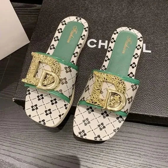 Pantoufles d'été à la mode pour femmes, pantoufles fond souple, antidérapantes, décorées en métal, Style de loisirs, matériau PVC