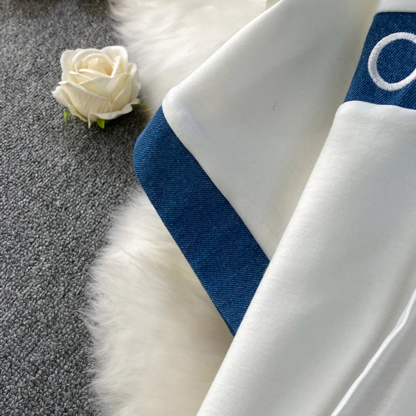 Veste à capuche costume de sport à la mode femmes été 2025 nouveau ensemble deux pièces populaire pantalon réducteur d'âge