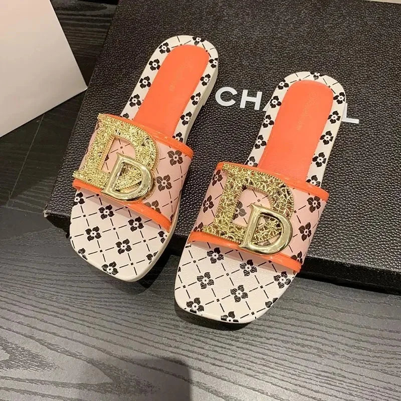 Pantoufles d'été à la mode pour femmes, pantoufles fond souple, antidérapantes, décorées en métal, Style de loisirs, matériau PVC