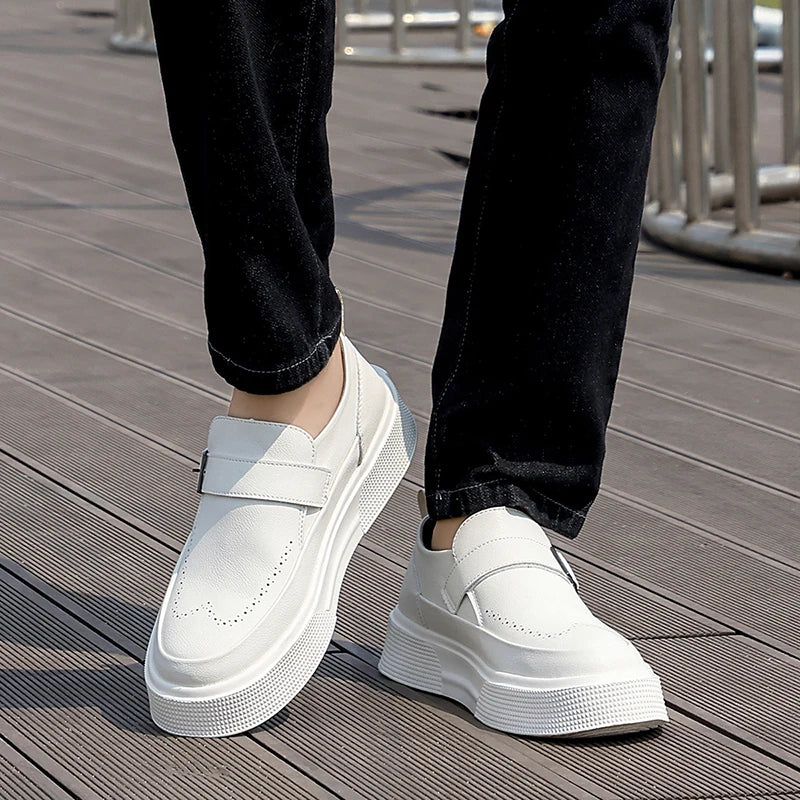 2025 Nouveaux mocassins à plateforme pour hommes Chaussures à enfiler en cuir à semelle épaisse Chaussures de marche confortables et décontractées pour hommes Chaussures plates à enfiler à la mode