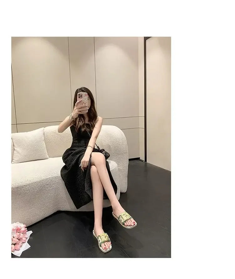 Pantoufles d'été à la mode pour femmes, pantoufles fond souple, antidérapantes, décorées en métal, Style de loisirs, matériau PVC