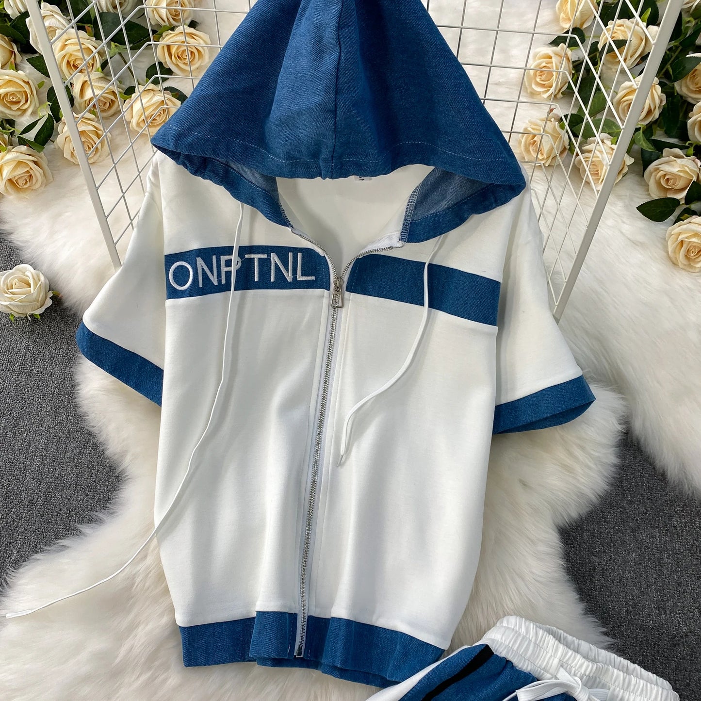 Veste à capuche costume de sport à la mode femmes été 2025 nouveau ensemble deux pièces populaire pantalon réducteur d'âge