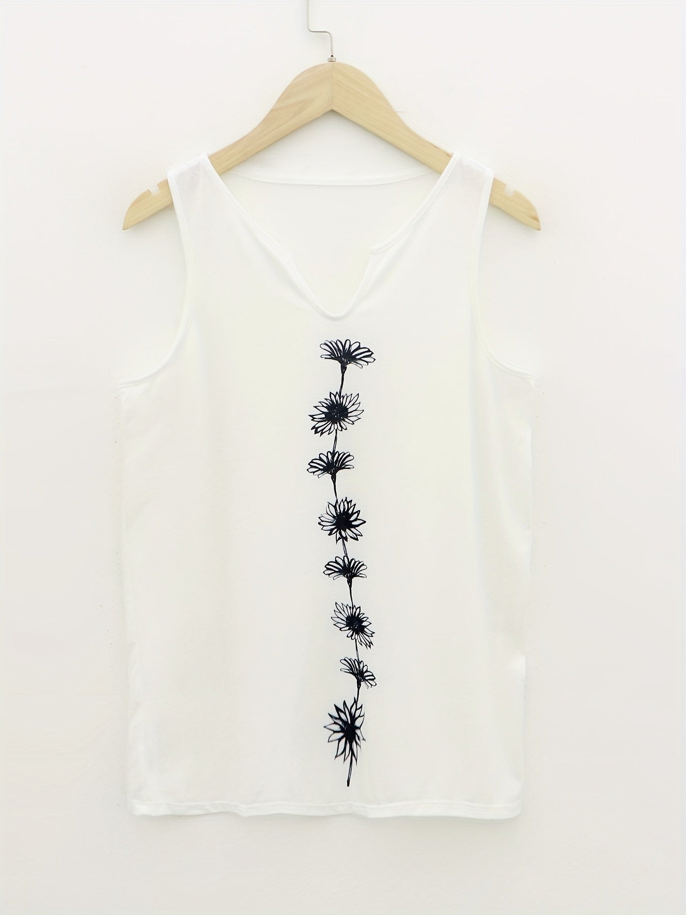 Chic Summertime Floral Tank Top – Breezy Sleeveless Notch Neck Design – Versatile Womens Fashion