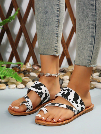 Women's Cow Pattern Slide Sandals - Casual Loop Toe Flat Summer Shoes, Lightweight & Comfortable - For Women - Perfect for Summer Beach & Casual Wear - Ideal Gift for Cow Lovers