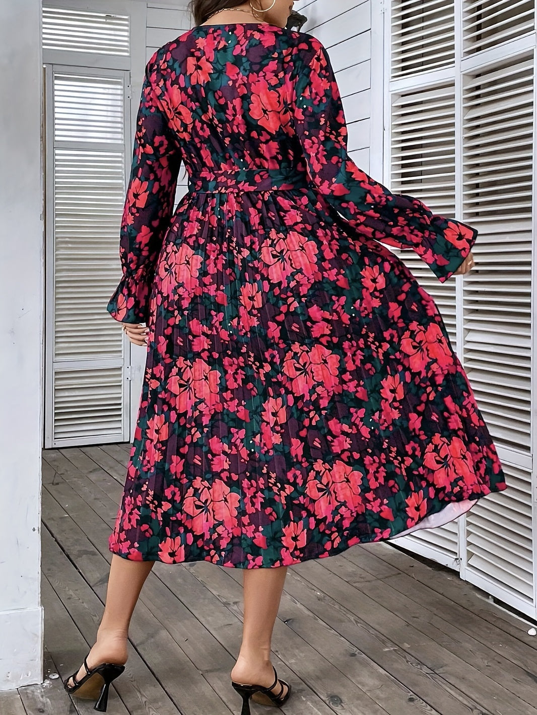 Plus Size Casual Dress, Women's Plus Floral Print Lantern Sleeve Surplice Neck Slight Stretch Midi Dress With Belt