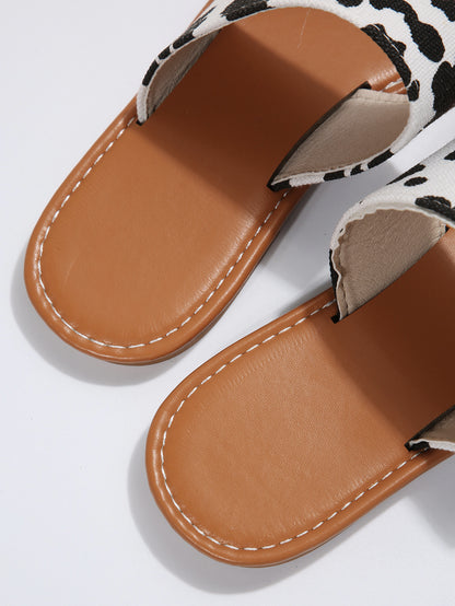 Women's Cow Pattern Slide Sandals - Casual Loop Toe Flat Summer Shoes, Lightweight & Comfortable - For Women - Perfect for Summer Beach & Casual Wear - Ideal Gift for Cow Lovers