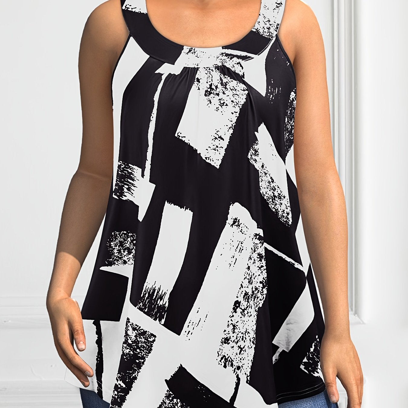 Plus Size Round Neck Colorblock Curved Hem Casual Tank Top