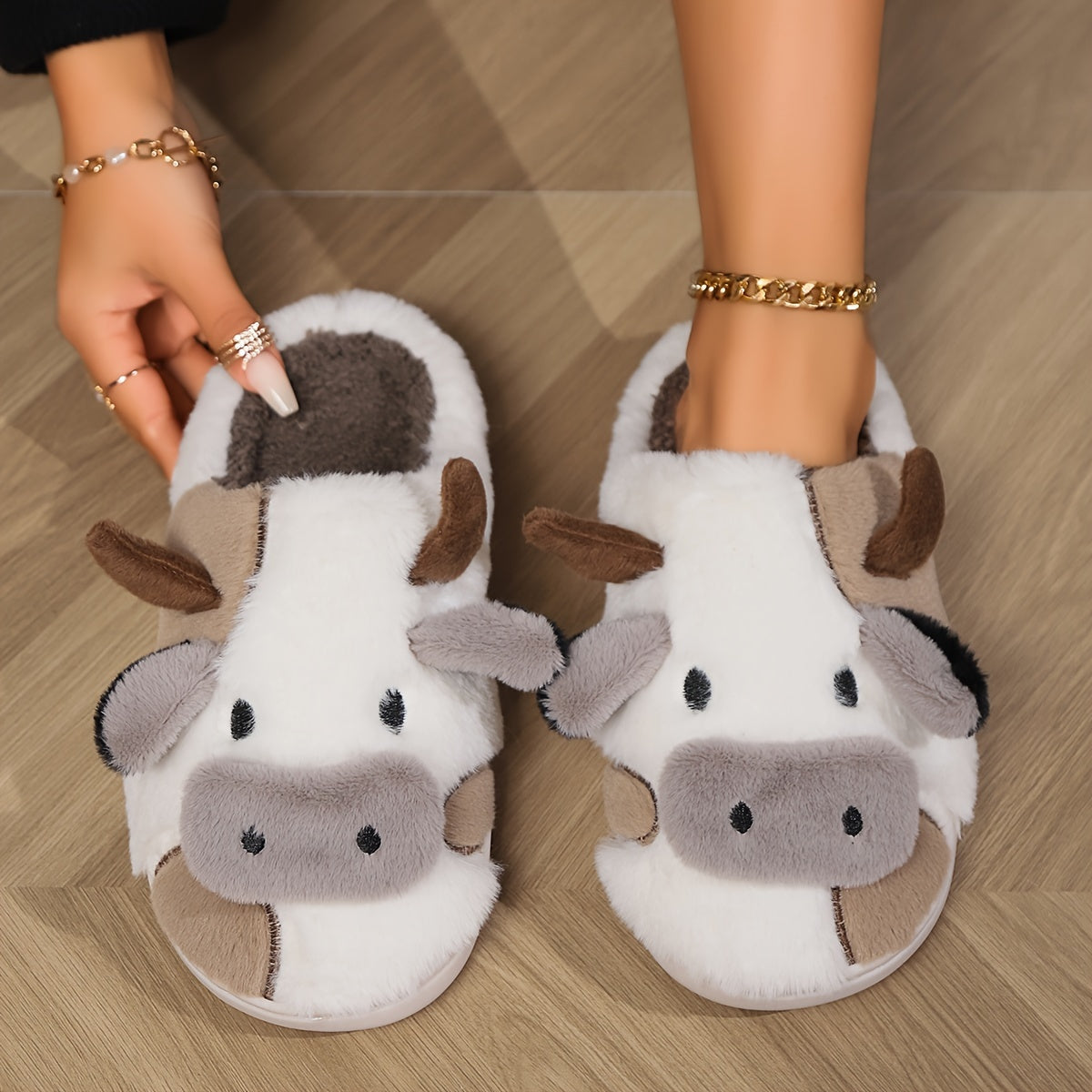 Cozy Cartoon Cow Slippers - Plush Lined Slip-Ons for Winter Warmth and Comfort