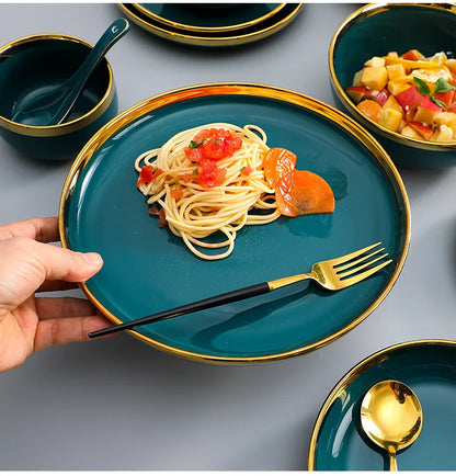 Assiette en céramique verte à bord doré, assiettes à Steak, bols, plat à dîner, ensemble de vaisselle luxueux en porcelaine pour hôtel familial