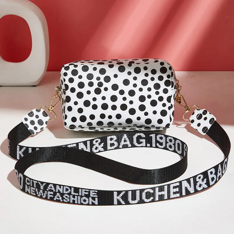 Yogodlns mode petit sac carré pour femmes en cuir PU sac à bandoulière lettre sangle sac à bandoulière sac à main tendance Bolsa