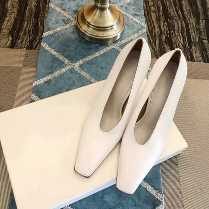 Chaussures d'été légères à talons hauts pour femmes, chaussures simples de luxe avec bout carré et bouche en V, chaussures rétro en cuir pour grand-mère de sorcière, 2025