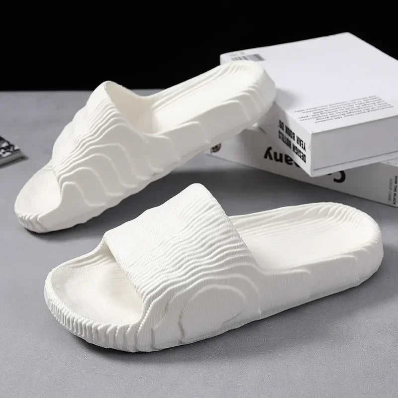 Pantoufles d'été de grande taille pour hommes, pantoufles de Style coréen à la mode avec semelle épaisse, pantoufles de Couple polyvalentes en PVC, nouvelle collection