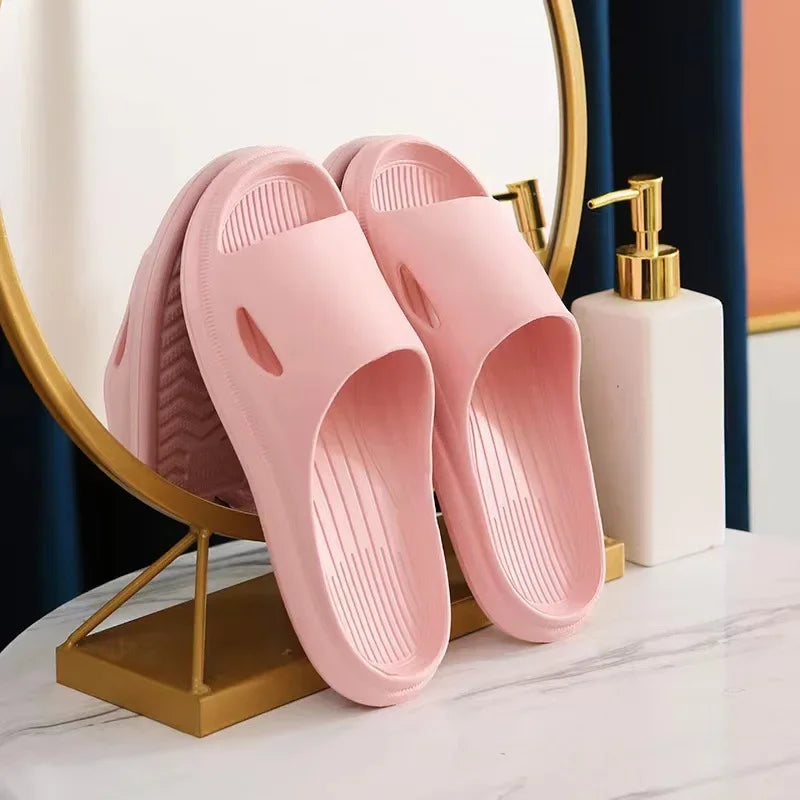 Pantoufles d'Été Confortables et Antidérapantes pour Couple, Sandales Légères à la Mode, pour l'Intérieur et la Maison, Tongs pour Femme et Homme