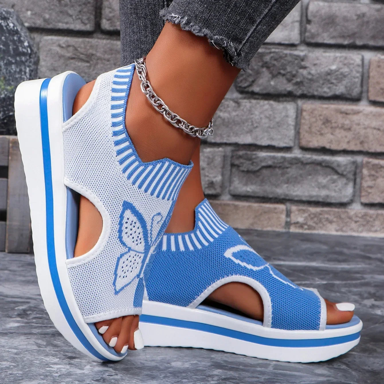 2024 été nouvelles femmes sandales bout rond plate-forme semelle maille unique femmes chaussures décontracté mode bleu papillon grande taille sandales