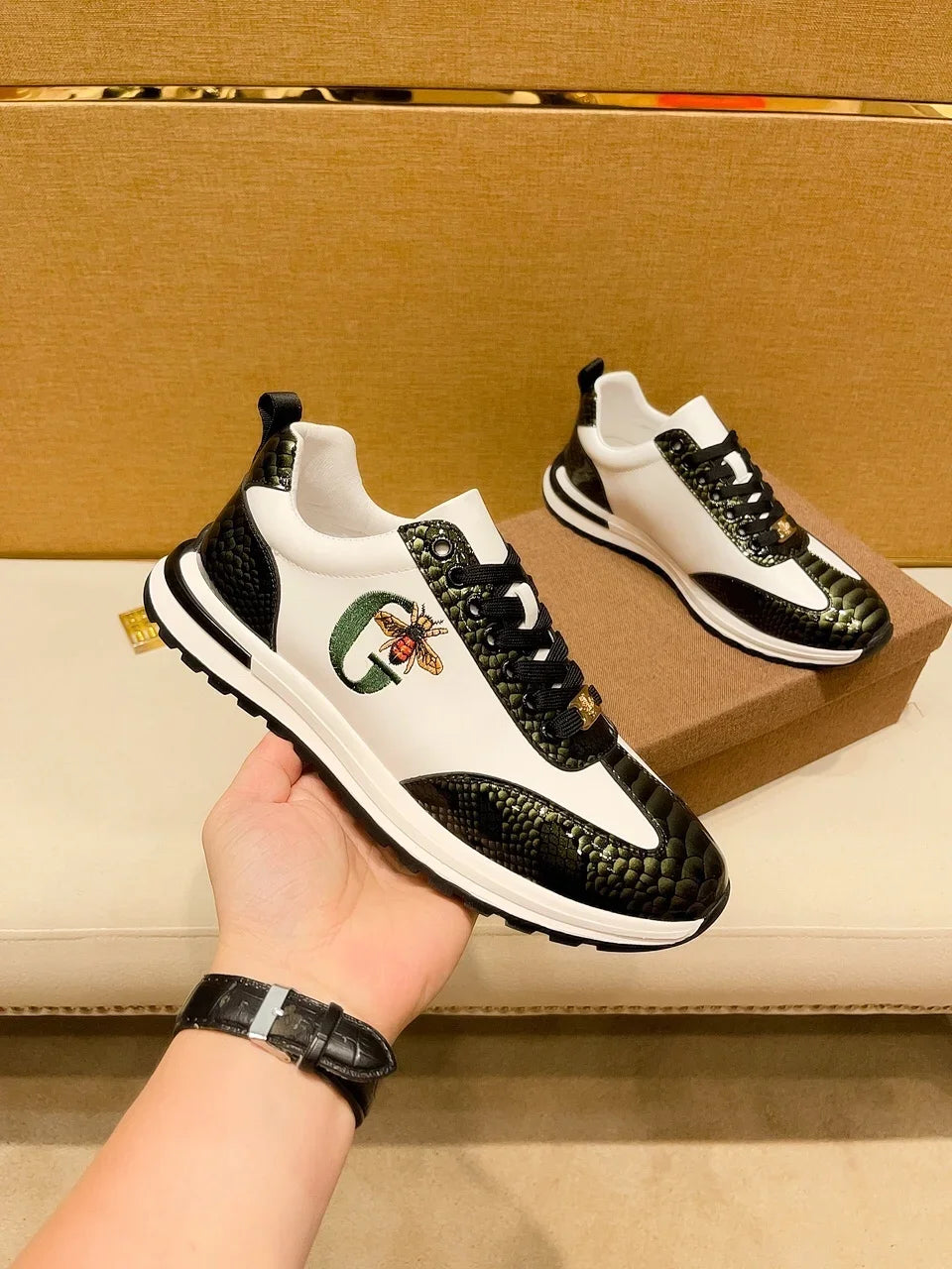 Designers Italie Chaussures d'abeilles décontractées pour hommes Mode de luxe Chaussures en cuir véritable pour affaires Baskets classiques de sport à lacets