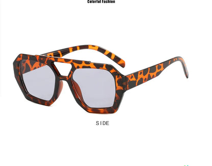 Lunettes de soleil irrégulières à double faisceau transfrontalier européennes et américaines 2023 Nouvelles lunettes de soleil rétro personnalisées populaires sur l'intérieur