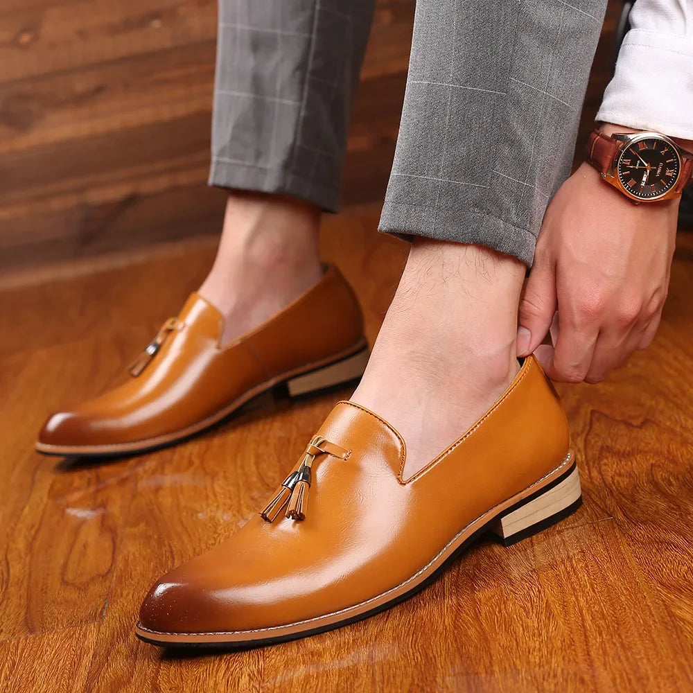 Chaussures en cuir pour hommes de luxe bureau hommes Oxfords formels pointu Oxford mariage en cuir hommes chaussures habillées mocassins à franges chaussures sociales