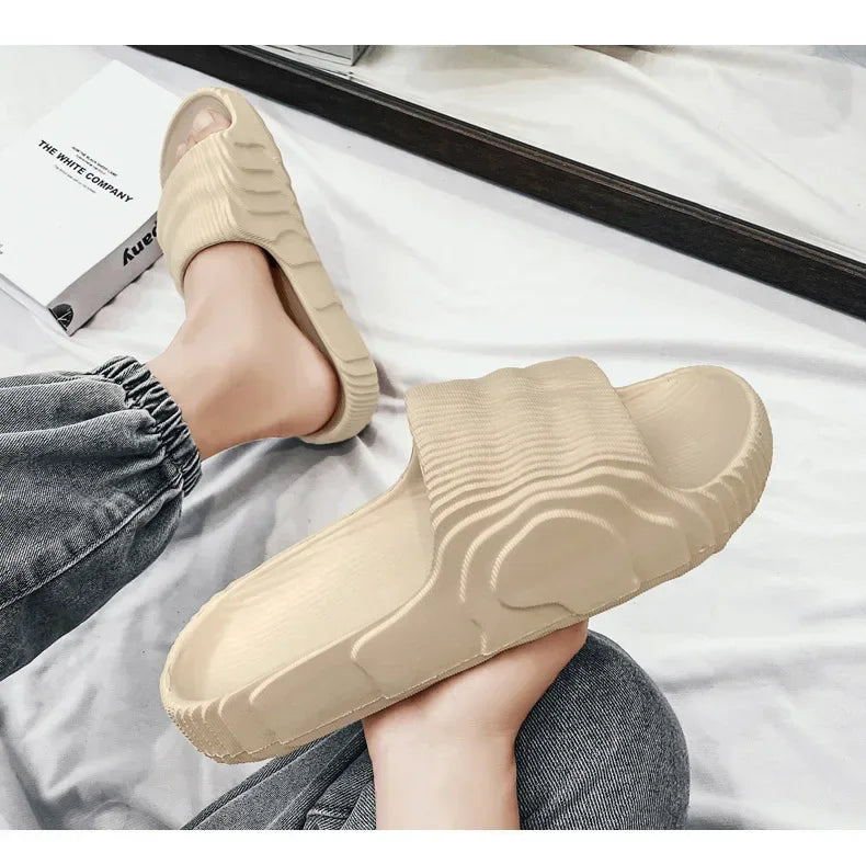 Pantoufles d'été de grande taille pour hommes, pantoufles de Style coréen à la mode avec semelle épaisse, pantoufles de Couple polyvalentes en PVC, nouvelle collection