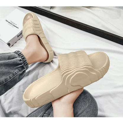 Pantoufles d'été de grande taille pour hommes, pantoufles de Style coréen à la mode avec semelle épaisse, pantoufles de Couple polyvalentes en PVC, nouvelle collection