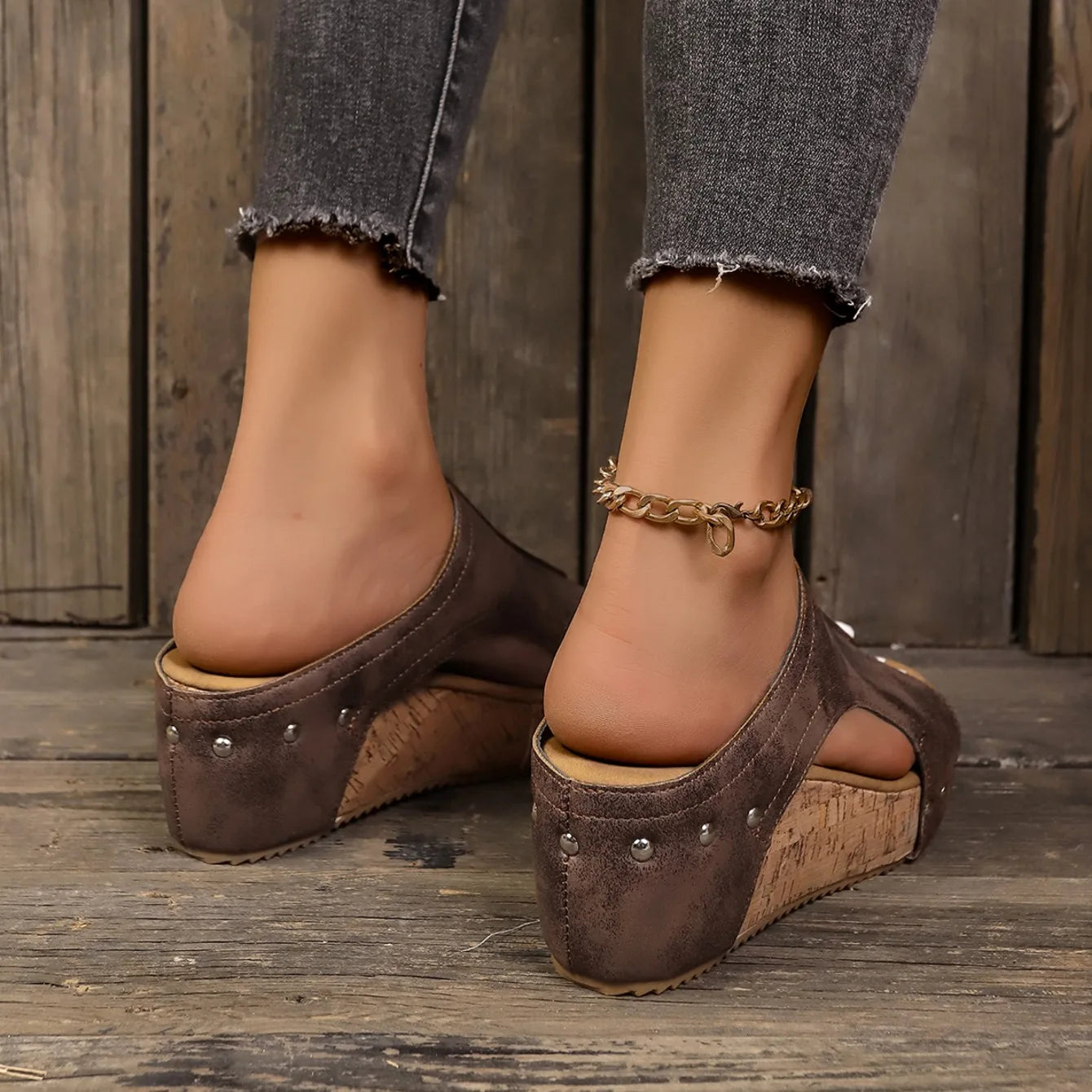 Pantoufles de plage pour femmes, confortables, peu profondes, décontractées, pour l'extérieur, nouvelle mode d'été, sandales à l'offre elles compensées de styliste, 2024