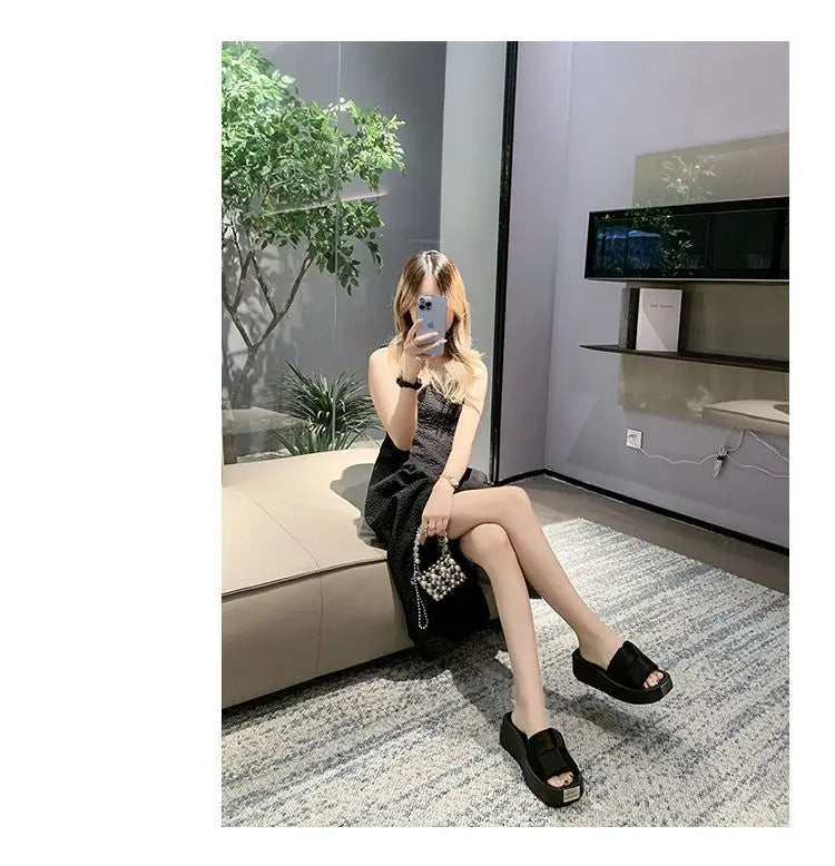 Pantoufles à plateforme de mode européenne pour femmes, nouvelles pantoufles astronomiques optiques, diapositives non aldes extérieures féminines, chaussures décontractées noires d'été, 2024