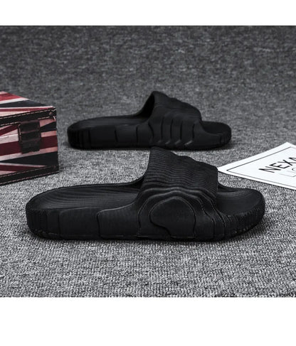 Pantoufles d'été de grande taille pour hommes, pantoufles de Style coréen à la mode avec semelle épaisse, pantoufles de Couple polyvalentes en PVC, nouvelle collection