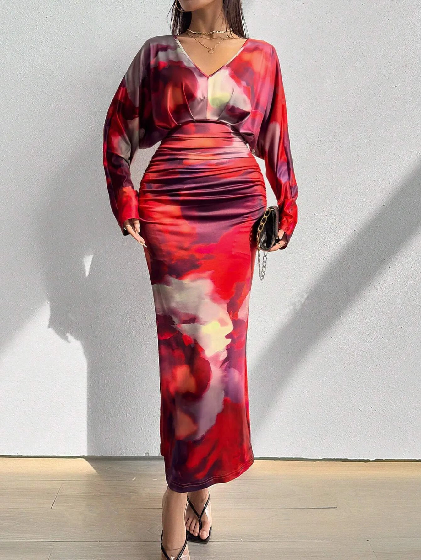 Robe longue plissée à col en V pour dames, manches chauve-souris minces sexy, style européen et américain, tempérament tendance, automne, nouveau