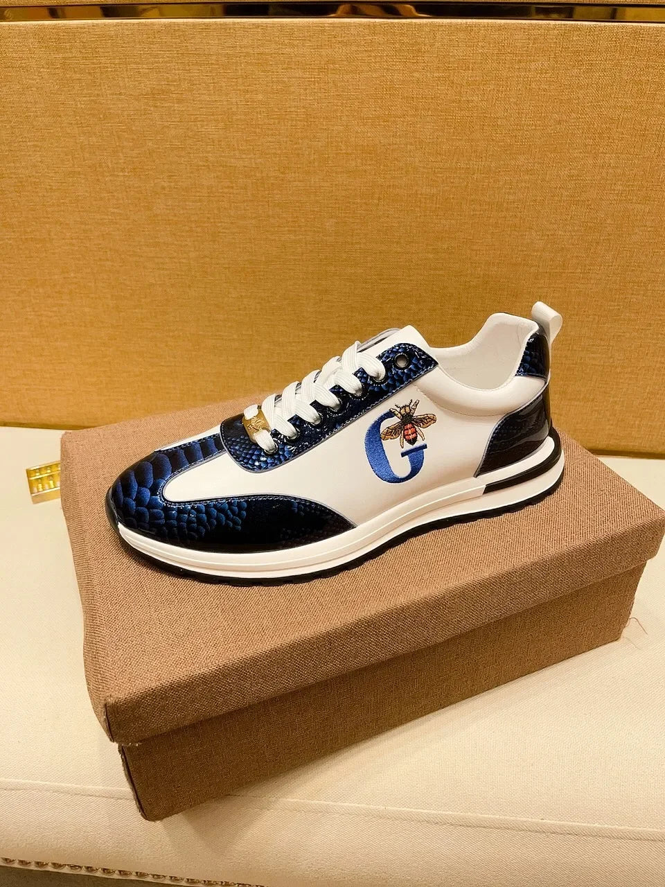 Designers Italie Chaussures d'abeilles décontractées pour hommes Mode de luxe Chaussures en cuir véritable pour affaires Baskets classiques de sport à lacets