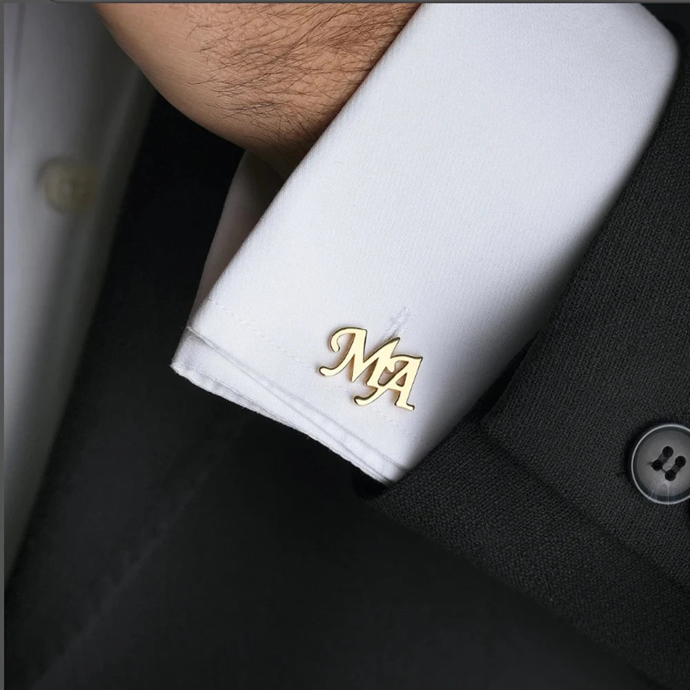 Boutons de manchette initials personnalisés pour les mariages. Préparez des cadeaux de mariage pour lui. Préparer les boutons de manchette pour les hommes. Préparez des cadeaux pour papa