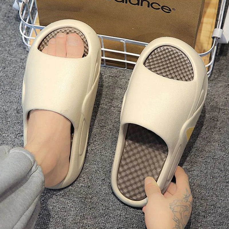 Pantoufles d'été à semelle épaisse pour hommes et femmes, sandales d'intérieur à fond souple EVA, chaussures de plage légères, tongs