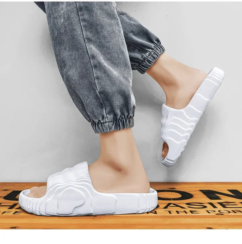 Pantoufles d'été de grande taille pour hommes, pantoufles de Style coréen à la mode avec semelle épaisse, pantoufles de Couple polyvalentes en PVC, nouvelle collection