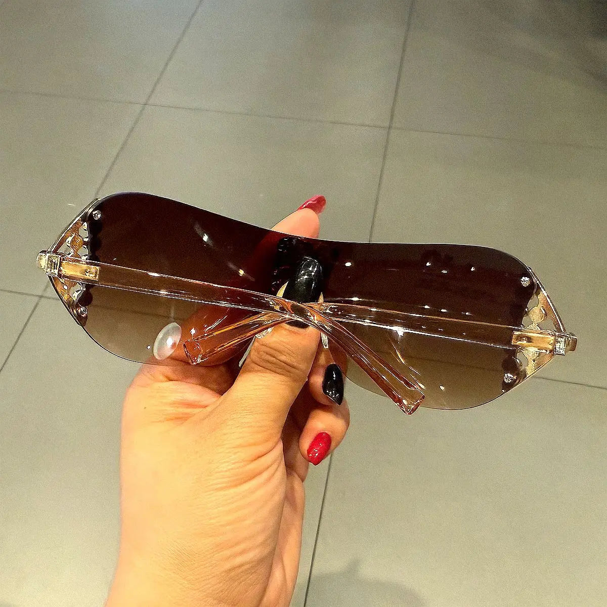 Lunettes de soleil de luxe y2k sans monture pour femmes, avec lettres en strass, de marque de styliste, pour l'extérieur, UV400