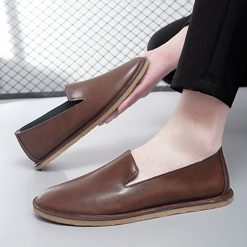 Chaussures à enfiler en cuir faites à la main, mocassins décontractés et souples pour hommes, mocassins simples et confortables, chaussures de bateau respirantes, chaussures plates d'affaires à la mode