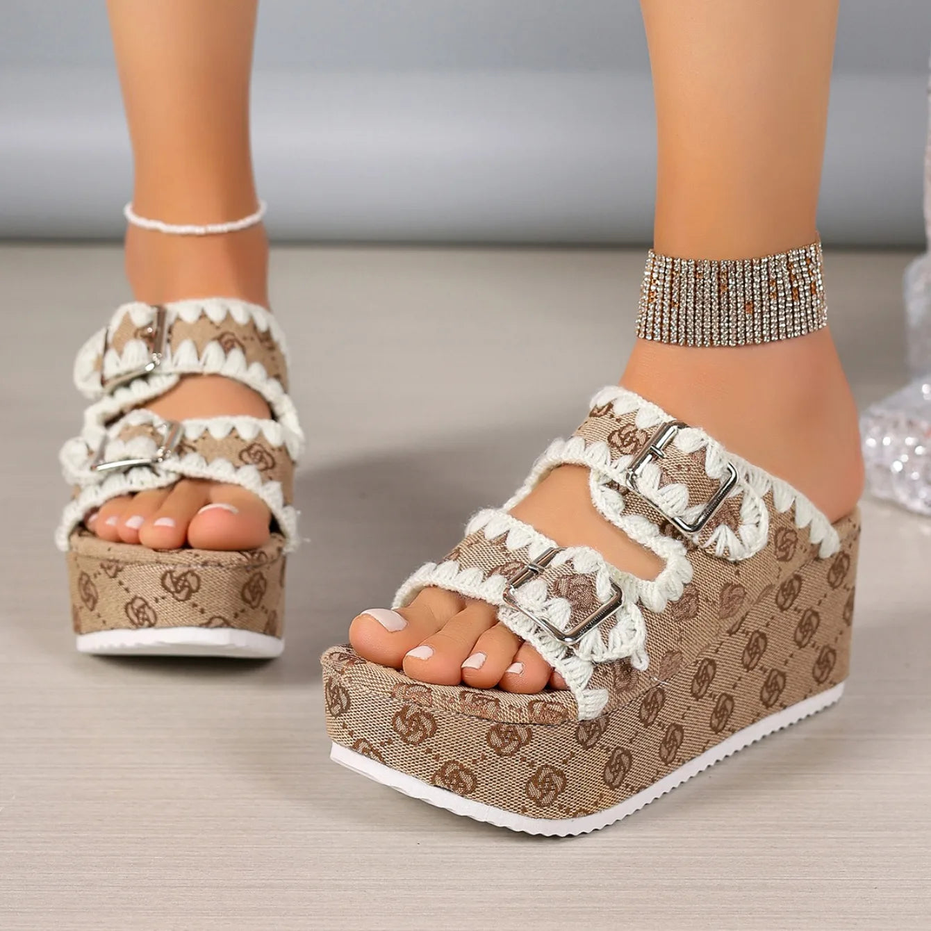 Femmes pantoufles 2025 nouvelle tendance chaussures été mode sandales plate-forme femme pantoufles Banquet fête plage sandales diapositives femmes