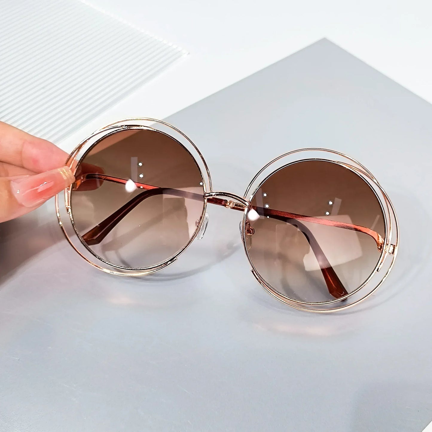 Lunettes rondes surdimensionnées en métal pour femmes, avec verres dégradés, Design rétro élégant, fêtes et événements, accessoires