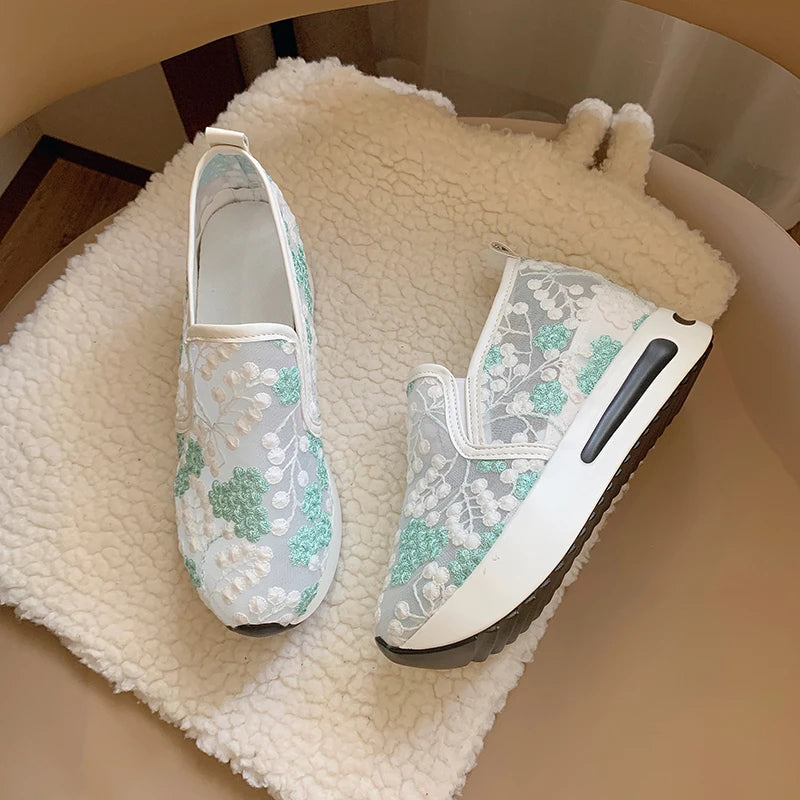 Baskets à plateforme brodées de fleurs pour femmes, chaussures décontractées en maille respirante, mocassins à semelle épaisse pour printemps et été