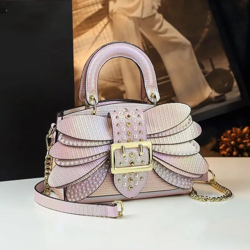 Sac en Cuir group avec Ailes Rivetées pour Femme, Sacoche de Caractère, Nouvelle Collection 2024
