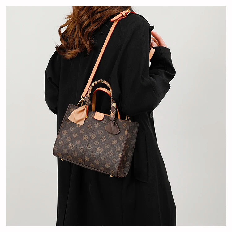 Pochette à bandoulière rétro-chique pour femme – Sac à main moderne en cuir de couleur unie avec sangle en chaîne de luxe