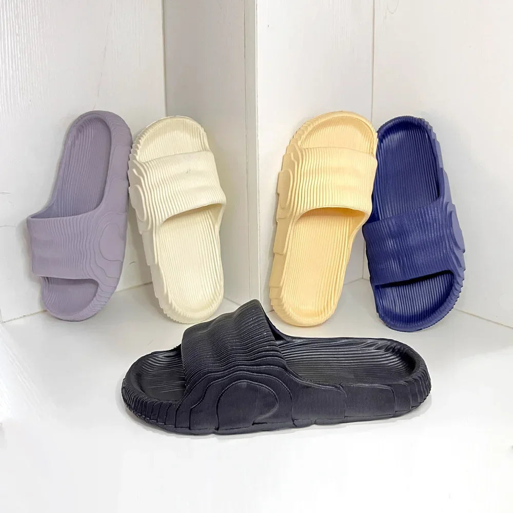 Pantoufles d'été de grande taille pour hommes, pantoufles de Style coréen à la mode avec semelle épaisse, pantoufles de Couple polyvalentes en PVC, nouvelle collection