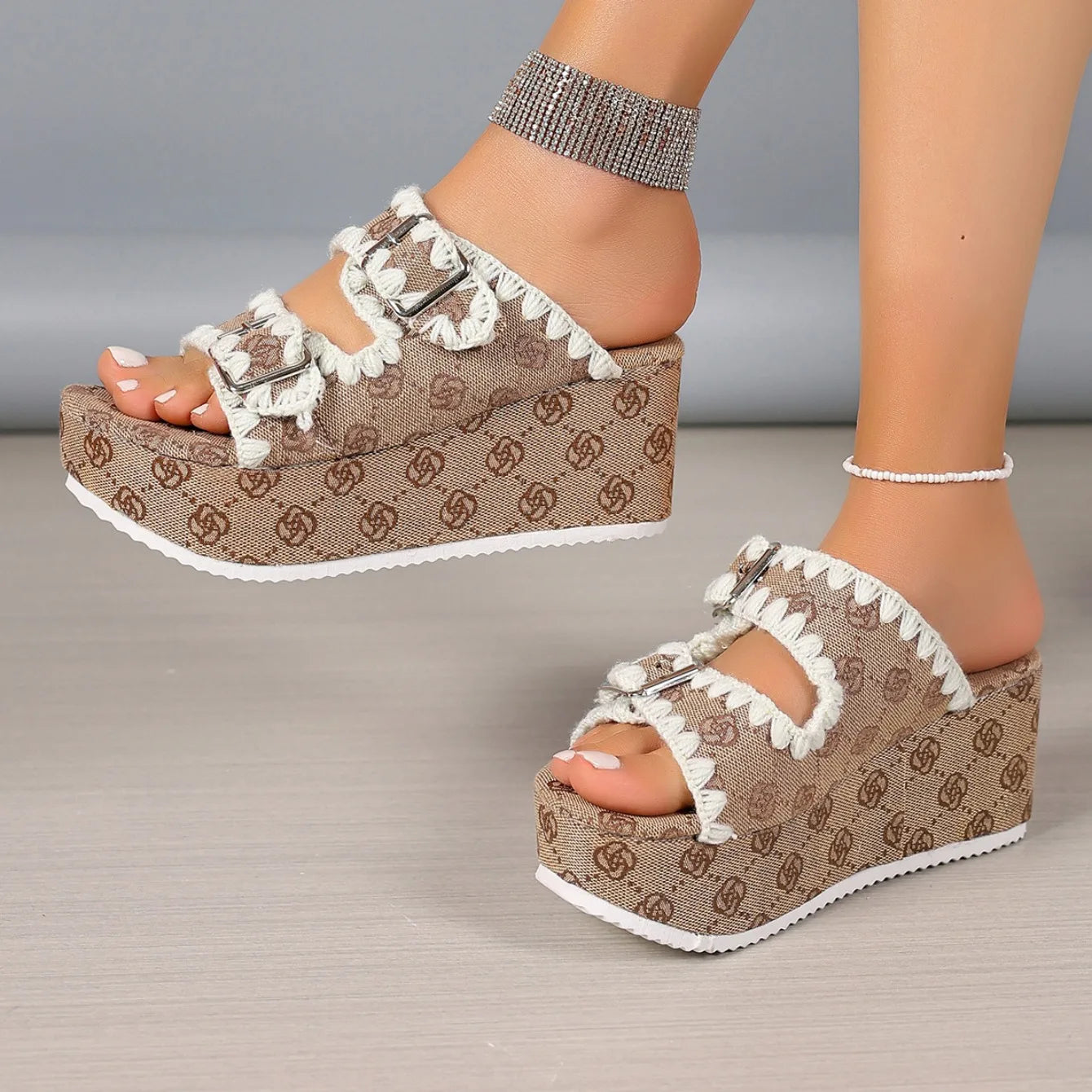 Femmes pantoufles 2025 nouvelle tendance chaussures été mode sandales plate-forme femme pantoufles Banquet fête plage sandales diapositives femmes