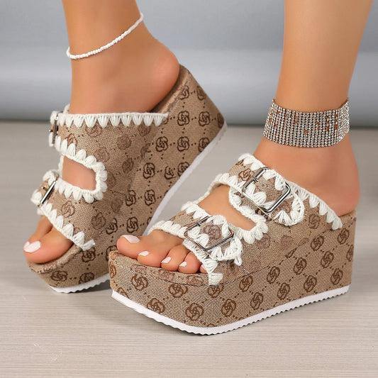 Femmes pantoufles 2025 nouvelle tendance chaussures été mode sandales plate-forme femme pantoufles Banquet fête plage sandales diapositives femmes