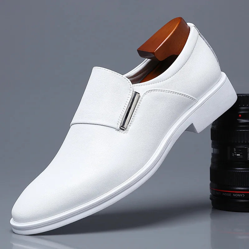 Nouveauté mode britannique hommes blanc noir sans lacet robe affaires chaussures décontractées mocassins mâle robe de mariée chaussures de retour