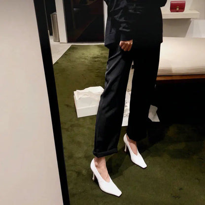 Chaussures d'été légères à talons hauts pour femmes, chaussures simples de luxe avec bout carré et bouche en V, chaussures rétro en cuir pour grand-mère de sorcière, 2025