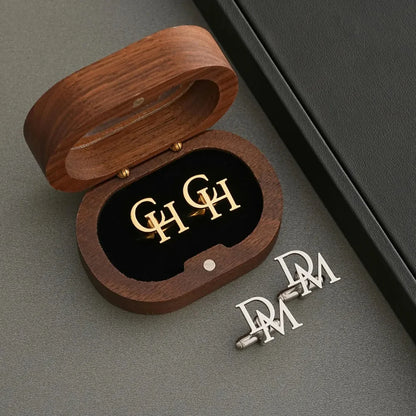 Boutons de manchette initials personnalisés pour les mariages. Préparez des cadeaux de mariage pour lui. Préparer les boutons de manchette pour les hommes. Préparez des cadeaux pour papa