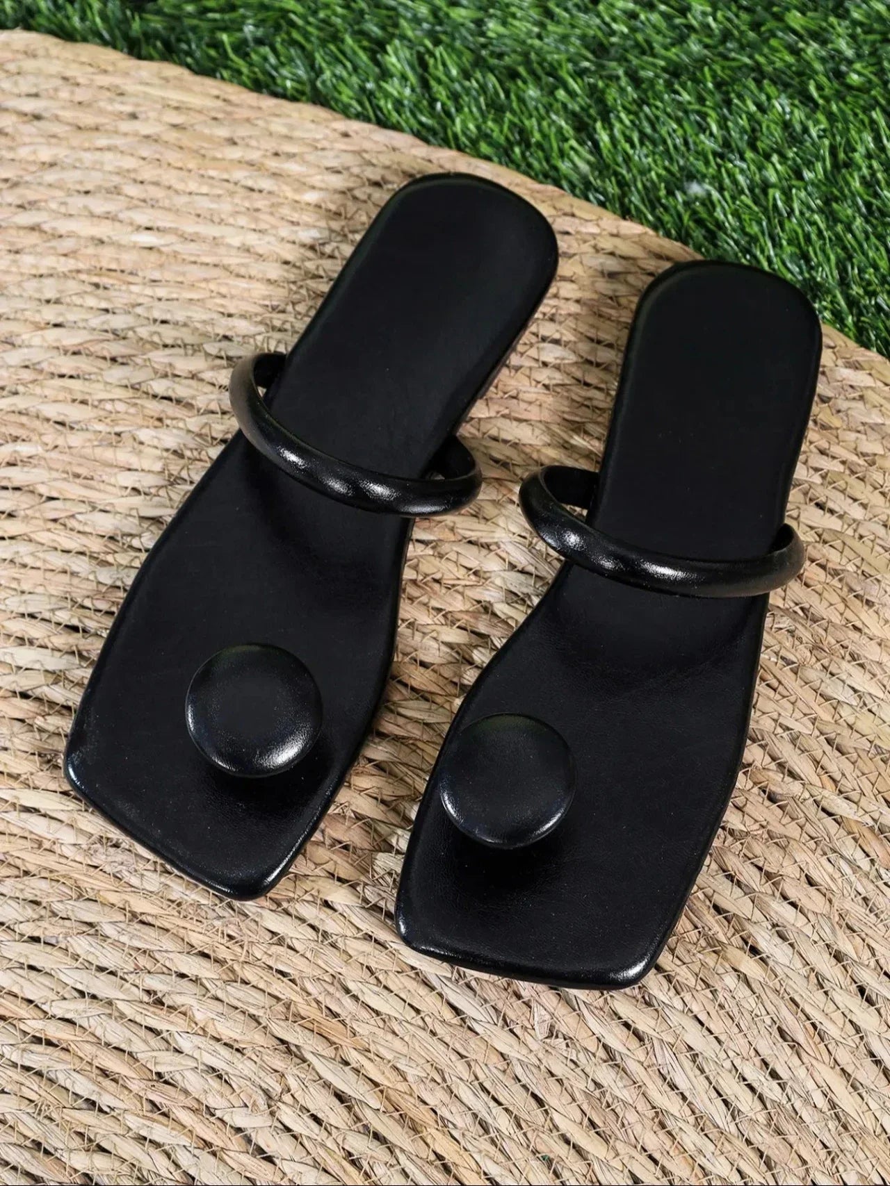 Loisirs chaussons pour femmes semelle plate ronde champignon décoration d'ongles une longueur bande tongs plage concis Zapatillas De Mujer