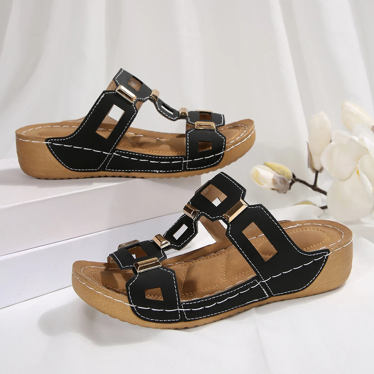 Tendance femmes pantoufles nouveau 2025 sandales à talons compensés mode à semelles épaisses chaussures de grande taille pour femmes bout ouvert pantoufles décontractées diapositives femmes